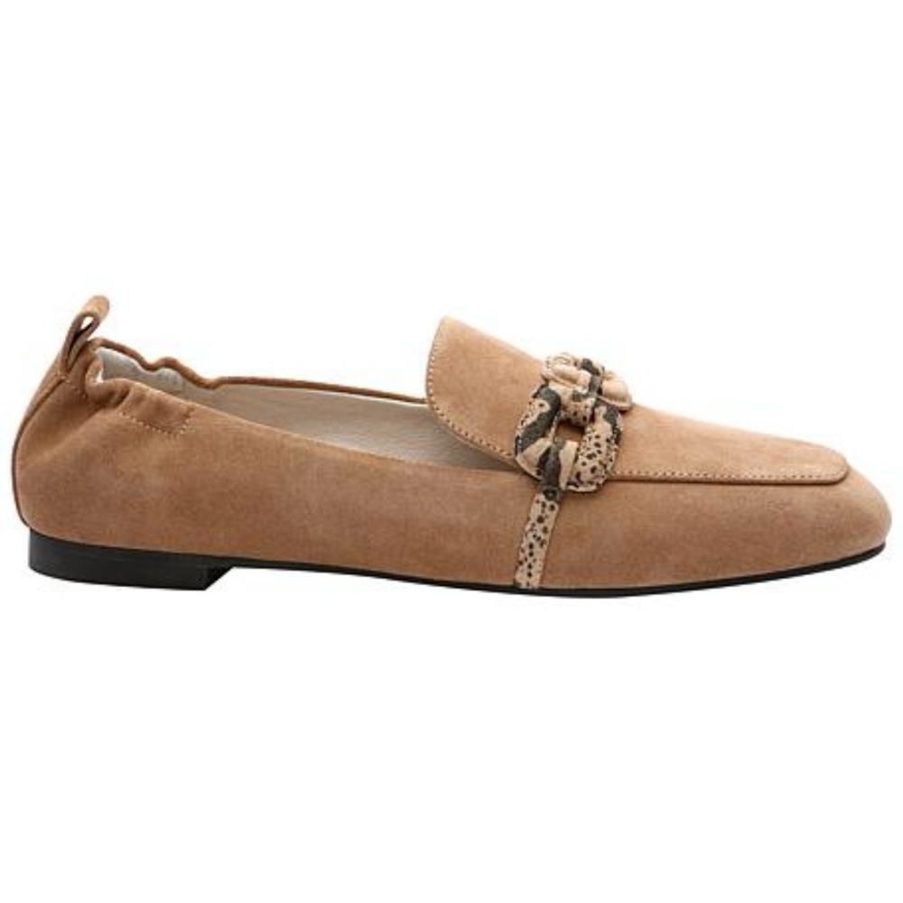 New in Box Sanctuary Tan Loafers with Snakeskin Accent Size 8 1/2